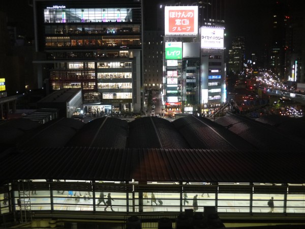 東急東横線渋谷駅ホームを裏側から