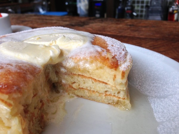 断面：クラシックバターミルクパンケーキ